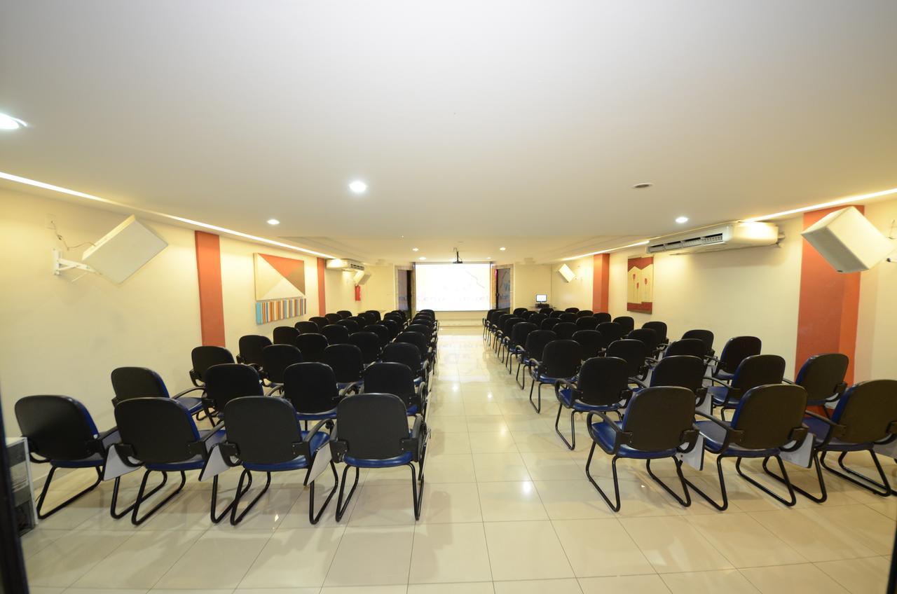 Gv Center Hotel Говернадор-Валадарис Экстерьер фото